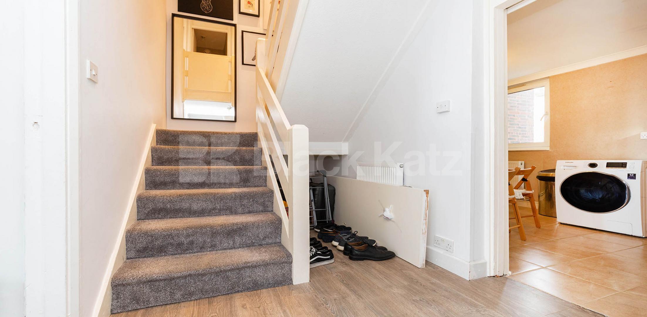 Recently decorated spacious 3 bed with a modern kitchen and bathroom Sanders Way, Archway / Crouch End